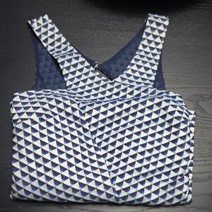Geometric Pattern Sleeveless Crop Top in Blue and White